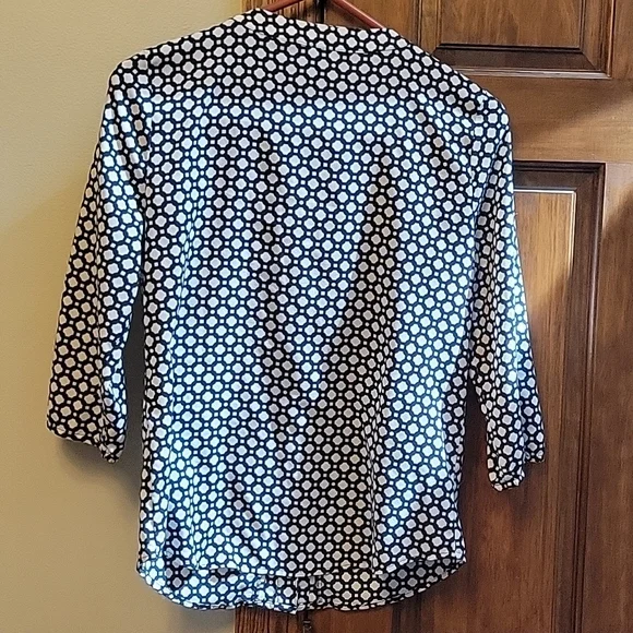 Navy and white patterned blouse size small - Picture 4 of 4